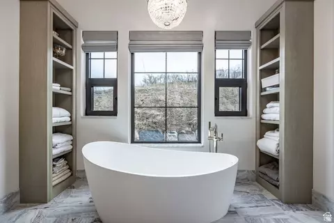 Bath - 3247 S Mapleton Estates Dr, Mapleton, UT 84664 photo 4 of 10