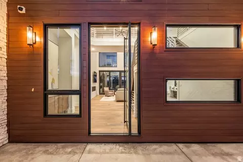 Entry Way - 9969 S Altamont Dr E, Sandy, UT 84092 photo 6 of 6