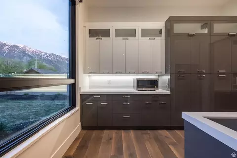 Kitchen - 9969 S Altamont Dr E, Sandy, UT 84092 photo 4 of 10