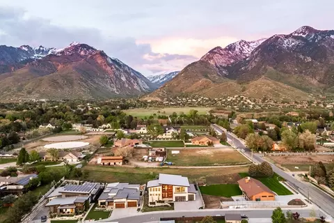 View/Area - 9969 S Altamont Dr E, Sandy, UT 84092 photo 2 of 5