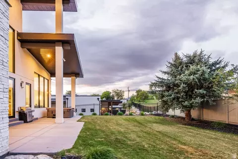 Exterior - 9969 S Altamont Dr E, Sandy, UT 84092 photo 7 of 16
