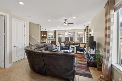 Living - 673 W 470 N, Moab, UT 84532 photo 1 of 3