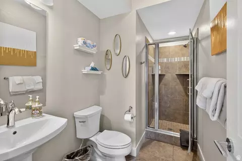 Bath - 673 W 470 N, Moab, UT 84532 photo 1 of 6