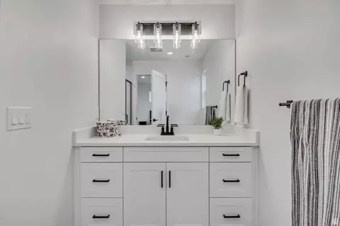 Bath - 354 E 7635 S, Midvale, UT 84047 photo 3 of 4