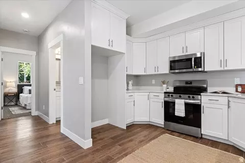 Entry Way - 404 W 2700 S, Bountiful, UT 84010 photo 2 of 3