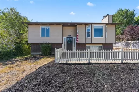 5929 W Dry Bone Cir, Salt Lake City, UT 84118