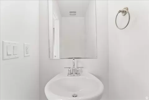 Bath - 1695 E 1425 S, Ogden, UT 84404 photo 1 of 3