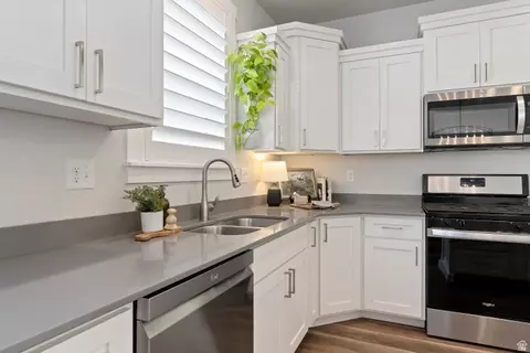 Kitchen - 3477 E Wheat Field Ln, Eagle Mountain, UT 84005 photo 2 of 4