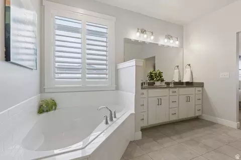 Bath - 3477 E Wheat Field Ln, Eagle Mountain, UT 84005 photo 3 of 5