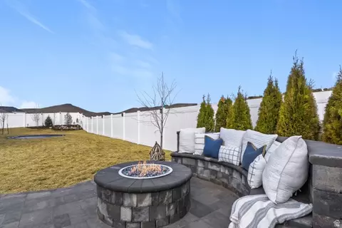 Exterior - 3477 E Wheat Field Ln, Eagle Mountain, UT 84005 photo 1 of 6
