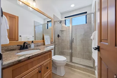 Bath - 5823 Elkhorn Dr, Eden, UT 84310 photo 3 of 8