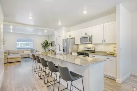 978 E Drifter Ln, Saratoga Springs, UT 84045