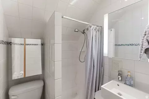 Bath - 556 N 300 E, Logan, UT 84321 photo 2 of 2