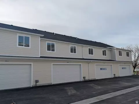 775 N Pheasantbrook Dr, Centerville, UT 84014