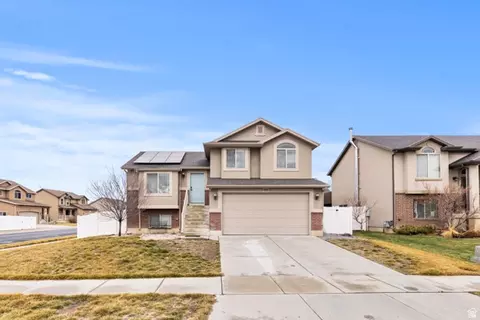 884 Willowbrook Ln, Pleasant View, UT 84404