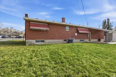 Exterior - 339 S Main St, Smithfield, UT 84335 photo 2 of 4