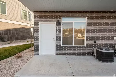 Exterior - 458 E Depot St, Clearfield, UT 84015 photo 2 of 3