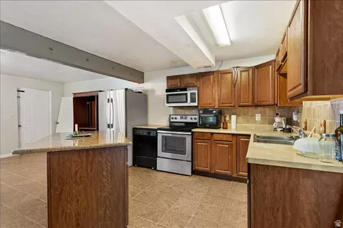 Kitchen - 160 E 400 N, Smithfield, UT 84335 photo 4 of 4
