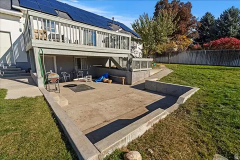 Exterior - 160 E 400 N, Smithfield, UT 84335 photo 4 of 5