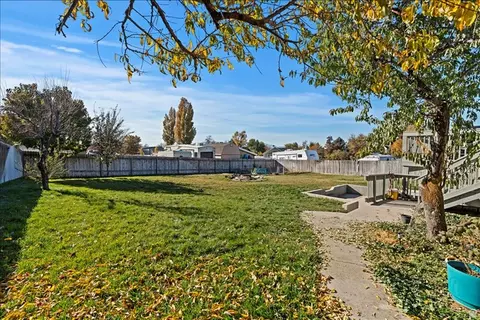 Exterior - 160 E 400 N, Smithfield, UT 84335 photo 3 of 5