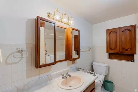 Bath - 415 E Maple St, Mapleton, UT 84664 photo 2 of 3