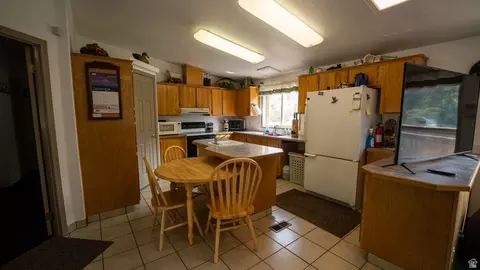Kitchen - 7500 Spring Canyon Rd, Helper, UT 84526 photo 2 of 2