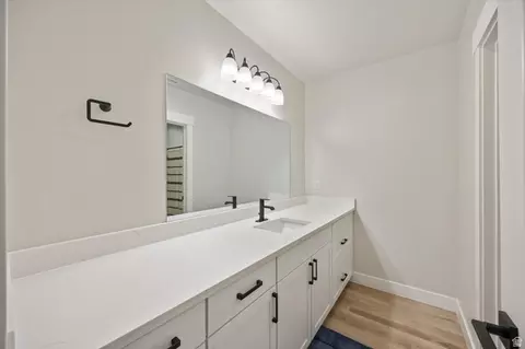 Bath - 754 W 400 N #29, Mapleton, UT 84664 photo 2 of 5