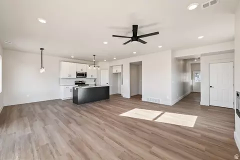 Living - 467 N 460 E, Salem, UT 84653 photo 4 of 6