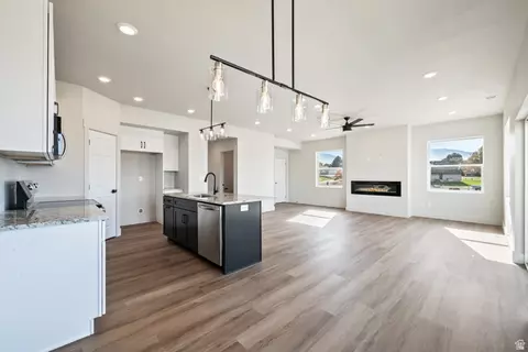 Living - 467 N 460 E, Salem, UT 84653 photo 5 of 6