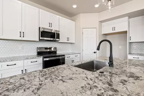 Kitchen - 467 N 460 E, Salem, UT 84653 photo 3 of 5
