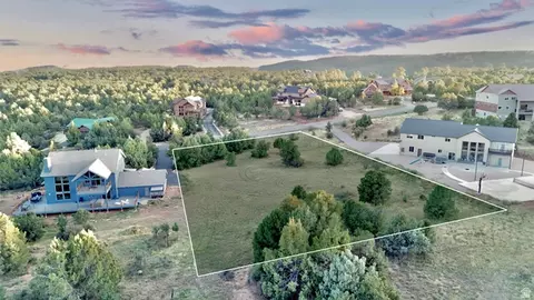 10550 W Zion Dr, Orderville, UT 84758