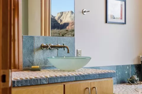 Bath - 261 Valley View Dr, Springdale, UT 84767 photo 6 of 6