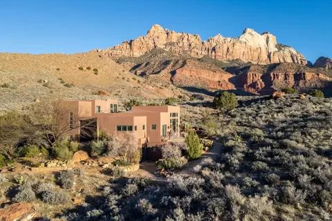 261 Valley View Dr, Springdale, UT 84767