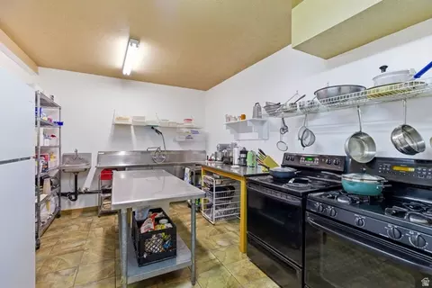 Kitchen - 261 Valley View Dr, Springdale, UT 84767 photo 5 of 5