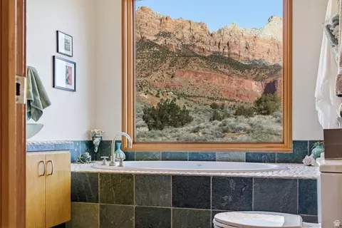 Bath - 261 Valley View Dr, Springdale, UT 84767 photo 4 of 6