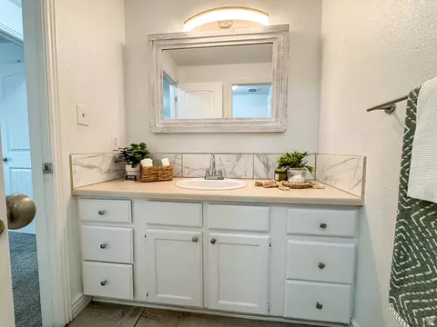 Bath - 290 S 300 E, Orem, UT 84058 photo 10 of 10