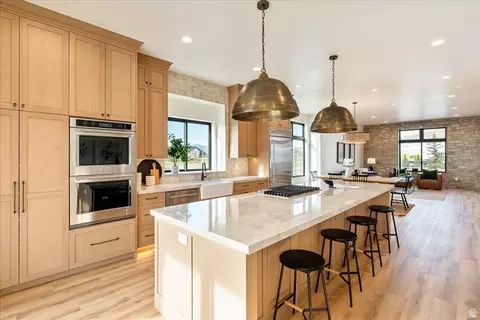 1618 E Center Pointe Dr, Lehi, UT 84043