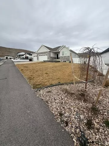 Exterior - 9888 N Elkhorn Rd, Eagle Mountain, UT 84005 photo 2 of 10