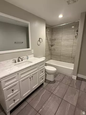 Bath - 9888 N Elkhorn Rd, Eagle Mountain, UT 84005 photo 2 of 4