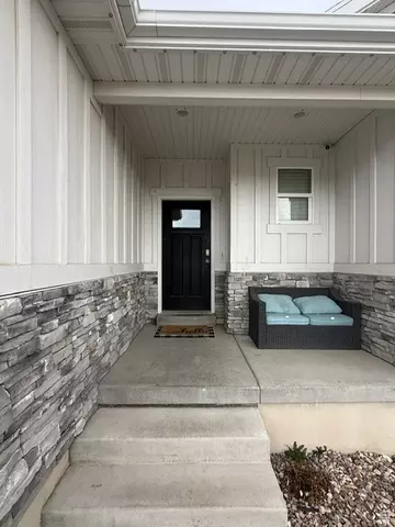 Exterior - 9888 N Elkhorn Rd, Eagle Mountain, UT 84005 photo 4 of 10
