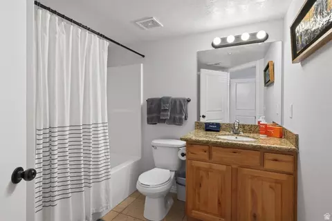 Bath - 2511 Redcliff Rd #3A, Moab, UT 84532 photo 1 of 2