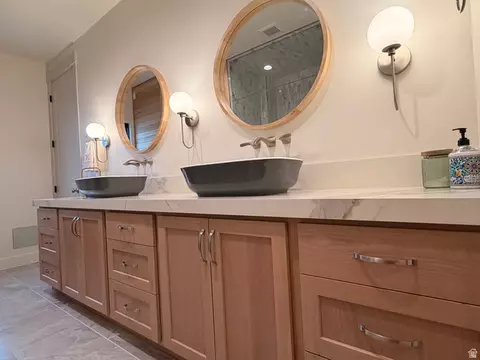 Bath - 3626 S Riverstone Rd, Mapleton, UT 84664 photo 1 of 11
