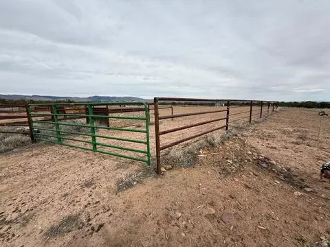 Exterior - 10294 N Zero E, Roosevelt, UT 84066 photo 19 of 29