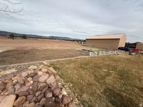Exterior - 10294 N Zero E, Roosevelt, UT 84066 photo 10 of 29