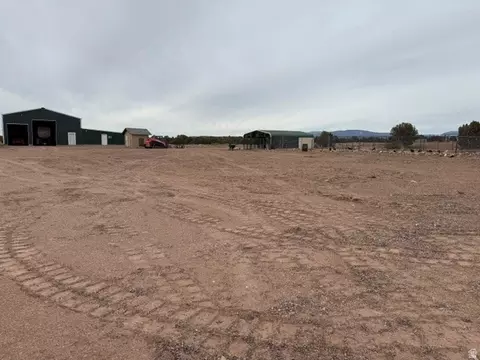 Exterior - 10294 N Zero E, Roosevelt, UT 84066 photo 16 of 29