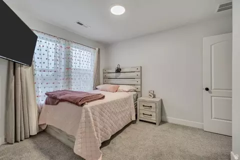 Bedroom - 205 E Craner Peak Dr, Eagle Mountain, UT 84005 photo 3 of 6