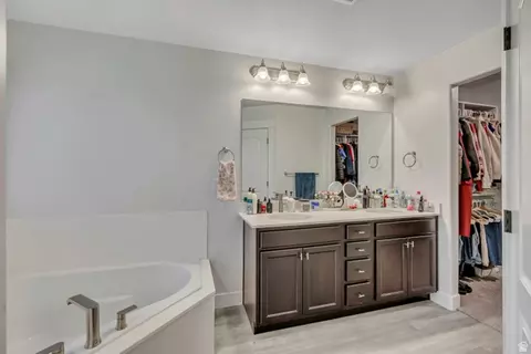 Bath - 205 E Craner Peak Dr, Eagle Mountain, UT 84005 photo 2 of 5