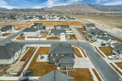 View/Area - 205 E Craner Peak Dr, Eagle Mountain, UT 84005 photo 4 of 8