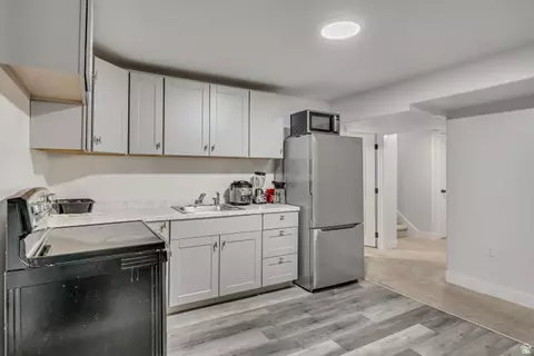 Kitchen - 205 E Craner Peak Dr, Eagle Mountain, UT 84005 photo 4 of 4