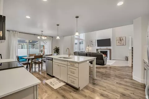 Kitchen - 205 E Craner Peak Dr, Eagle Mountain, UT 84005 photo 3 of 4